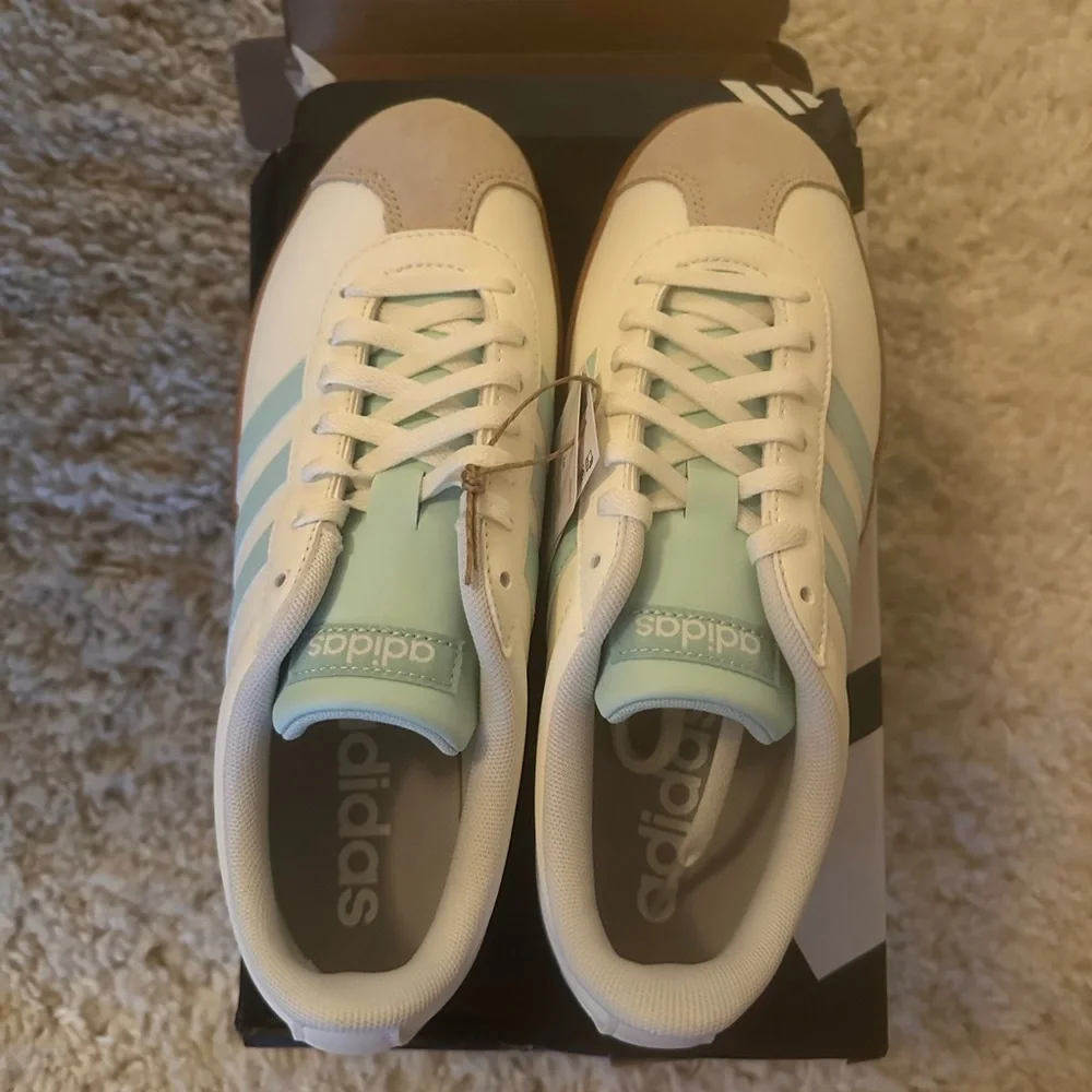 Women’s Adidas VL Court Base NWT - Picture 5 of 7